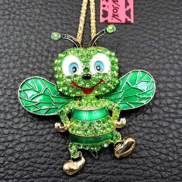 Enamel Green Crystal Cartoon Wing Bee Pendant Sweater Necklace NWOT - Picture 1 of 3
